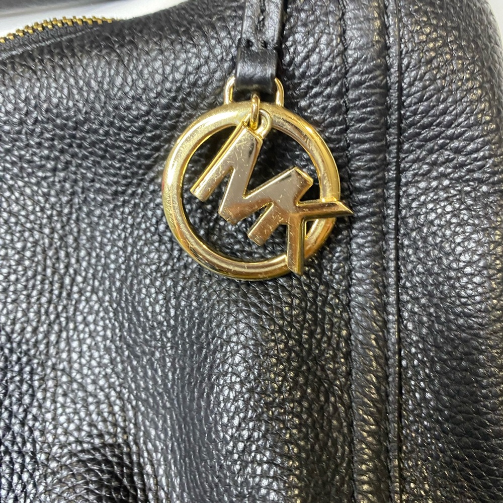 Michael Kors Black Leather Hobo Bag with Slouchy Silhouette - Picture 4 of 12